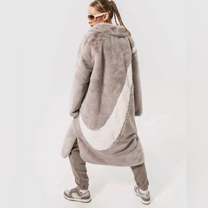 GREY NIKE SPORTSWEAR FAUX FUR WOMEN'S LONG JACKET (DQ6838 012) sz S $200